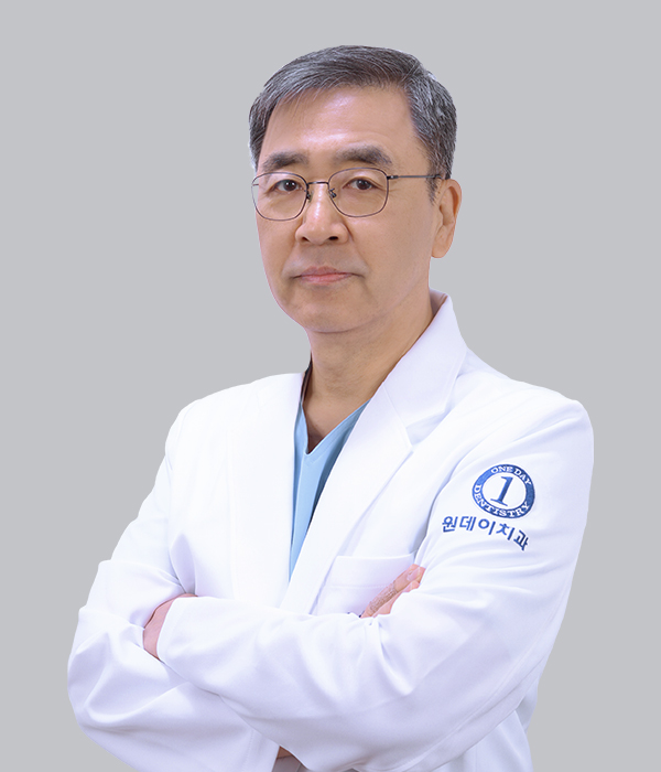 엄인웅 구강외과 수석원장 프로필 사진